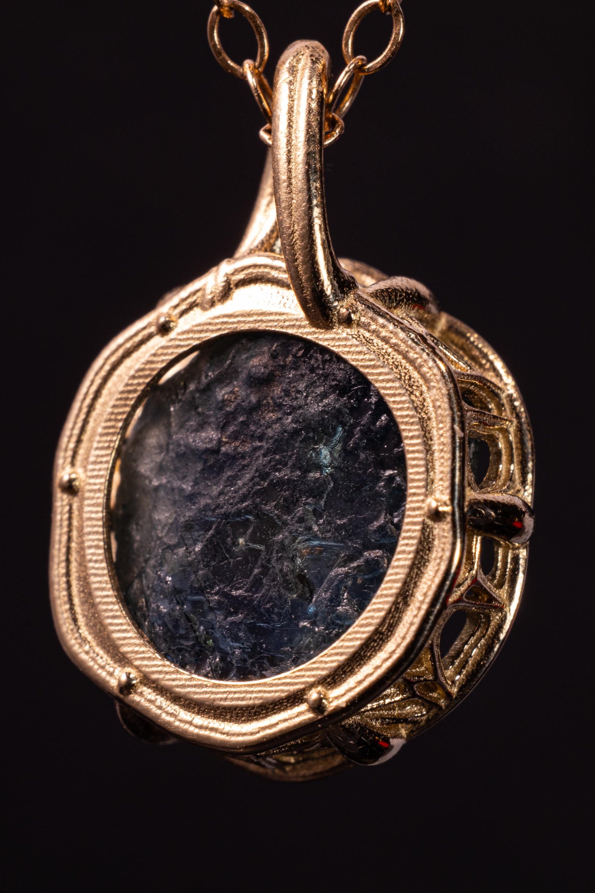 Hand Cut Montana Sapphire Pendant in 14k Yellow Gold 